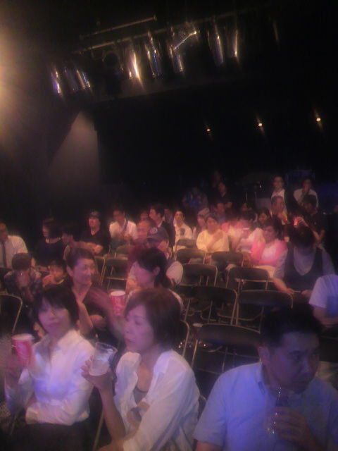 (3)客席
