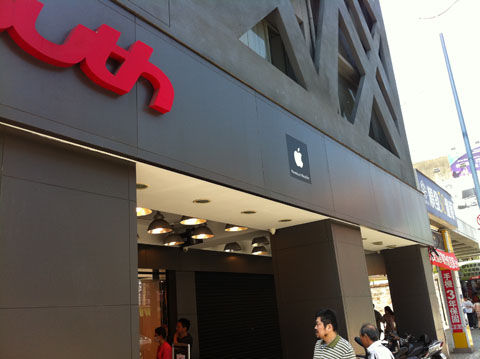 Youth-Apple Store in Taipei