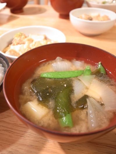 スナップエンドウ味噌汁