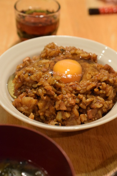 残りカレーにごはん混ぜて卵