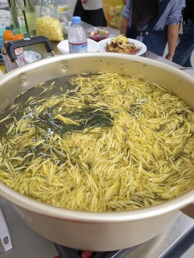 菊の葉と昆布の吸い物b