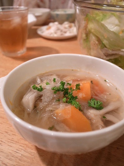 塩、こしょうだけの玉じゃがスープ