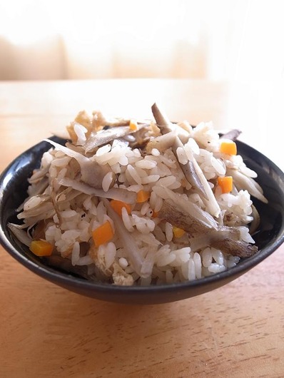 三沢ごぼうの炊き込みごはんb