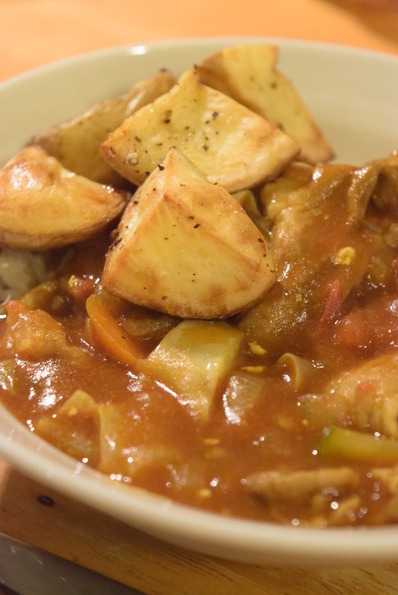 ローストポテトあとのせトマトカレー