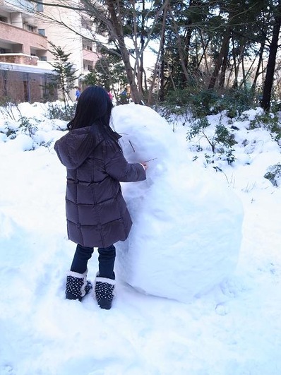 翌日の雪だるまb