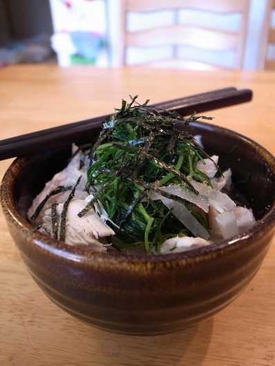 おかひじきのせ蒸し鶏茶漬けb