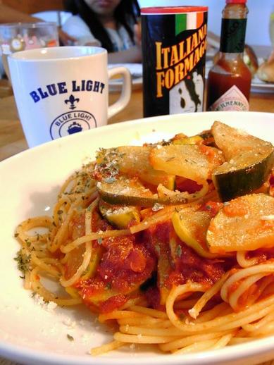ズッキーニ・トマトソースパスタb