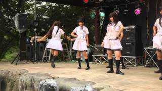 【パンチラ】アイドルの縞パンチラ！？