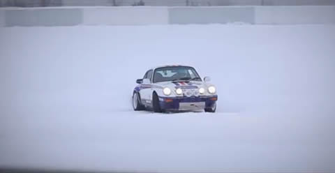 Porsche 911 SCRS snow drifting