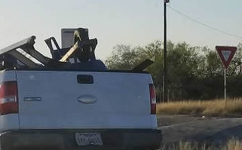 Leaning pickup truck_s