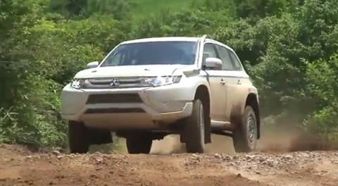 OUTLANDER_PHEV_RALLY2015