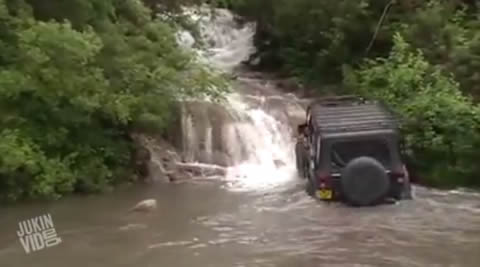 Jeep_Waterfall