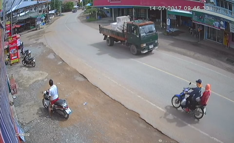 Lucky Motorcyclists Escape Bricks Falling from Truck