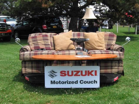 suzuki_couch