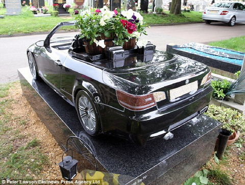 Car-Grave