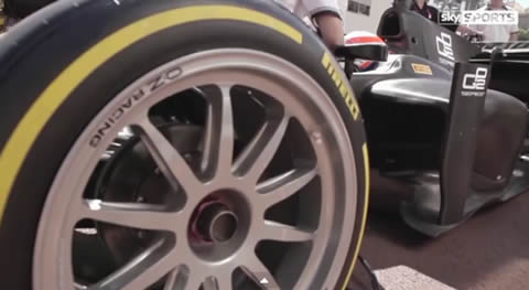 MARTIN_BRUNDLE_TESTS_18INCH_TYRES