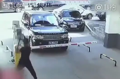 RANGE ROVER DRIVER RELEASES SOME ANGER