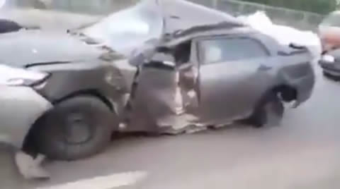 Broken Car Is Running In Lahore's Road