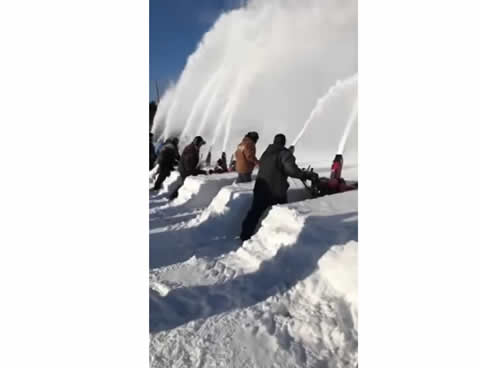 Awesome Snowblower Race in Canada