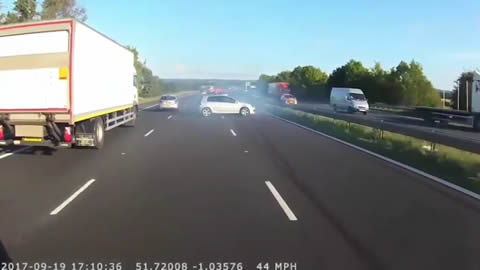 incredible near miss on the M40
