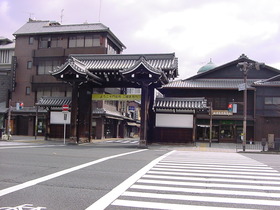 西本願寺前の門前町