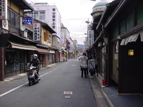 西本願寺前の門前町