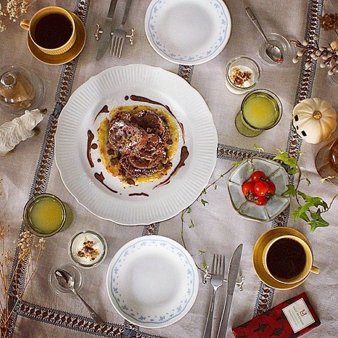 Breakfast : Coffee French Toast, Cherry Tomato, Yogurt, Apple Juice, Coffee
