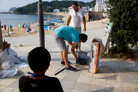 ウミガメ隊_ゴミ拾い_前浜_2013-08-14 07-50-27
