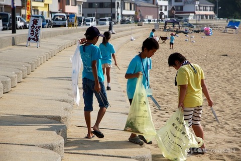ウミガメ隊_ゴミ拾い_前浜_2013-08-07 07-44-29