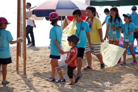 ウミガメ隊_ゴミ拾い_前浜_2013-08-07 07-36-16
