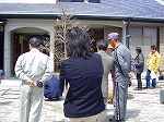サッシが閉じていく