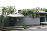 雨楽な家 門