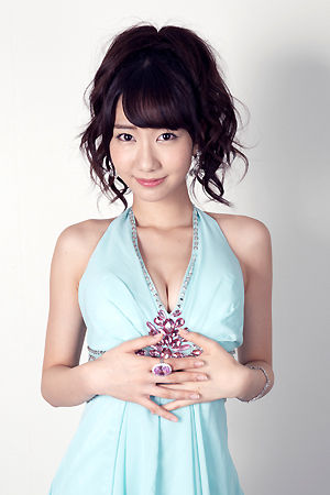 柏木由紀がセクシーなキャバクラ嬢