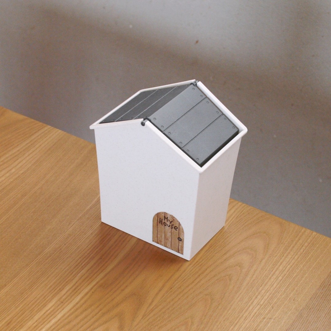 デスク周りに便利な100均グッズ 可愛い家型ごみ箱 立つミニちりとり ほうき Usagi Works Powered By ライブドアブログ