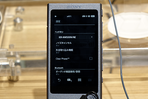 手軽にノイズキャンセリング&外音取り込みに対応した WALKMAN 手軽にノイズキャンセリング&外音取り込みに対応した WALKMAN