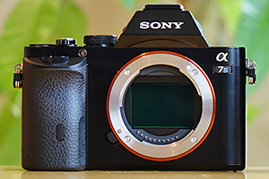 α7S」＋「SAL70300G」で撮る！伊丹空港ナイトフライト撮影に挑戦