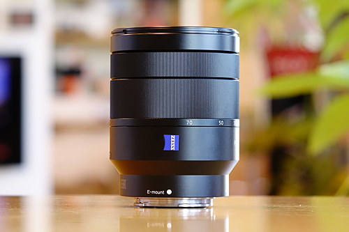 ついに届きました!「α7」の大本命レンズ 「SEL2470Z」の開梱 ついに届きました!「α7」の大本命レンズ 「SEL2470Z」の開梱