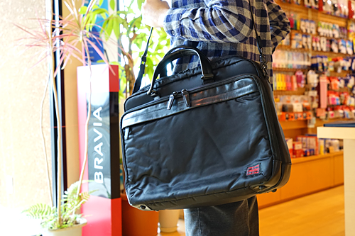 VAIOに最適なPOTERオリジナルPCバッグ「CC-PTR/BG/B」商品
