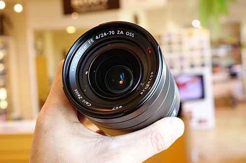ついに届きました!「α7」の大本命レンズ 「SEL2470Z」の開梱 ついに届きました!「α7」の大本命レンズ 「SEL2470Z」の開梱