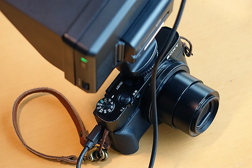 フルHD化した新型ののクリップオンLCDモニター「CLM-FHD5」が フルHD化した新型ののクリップオンLCDモニター「CLM-FHD5」が