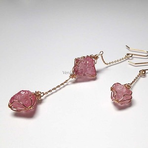 スピネル原石ピアス004