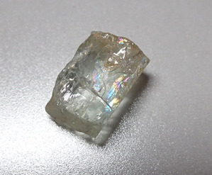 ベリル原石虹入り