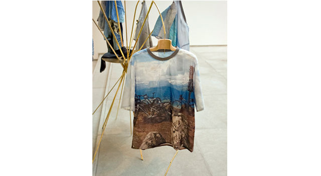 タイムレス・コンフォートを追求するBLESSのHoliday T-shirt タイムレス・コンフォートを追求するBLESSのHoliday T-shirt
