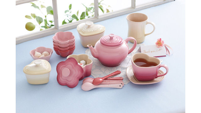 まるで花束のよう ロマンティックなローズカラーのル クルーゼの新作 Verita