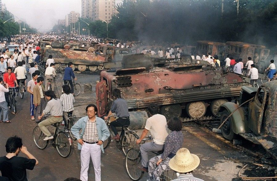 【AFP=時事】1989年に中国の首都・北京の天安門広場(Tiananmen Square)で民主化運動が軍によって武力弾圧された「天安門事件」の死者が、少なくとも1万人に上ると
