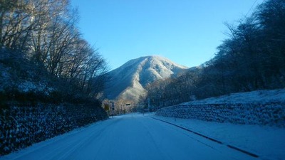 赤城山 12月5日 晴れ -5℃ チェーン必要です。 初冠雪。 : 赤城山日記