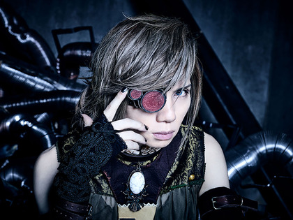 news_header_AcidBlackCherry_art201704
