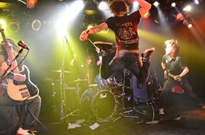 AKTK20120318-20000