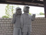 船橋市本町・船橋駅北口・交通安全像・船橋交通少年団-20041106-DSC00588