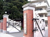 1907(明治40)年:習志野市津田沼2・陸軍鉄道連隊第三大隊(鉄道第二連隊)兵舎表門・千葉工業大学津田沼校舎・工大の煉瓦門-20040920-DSC05503
